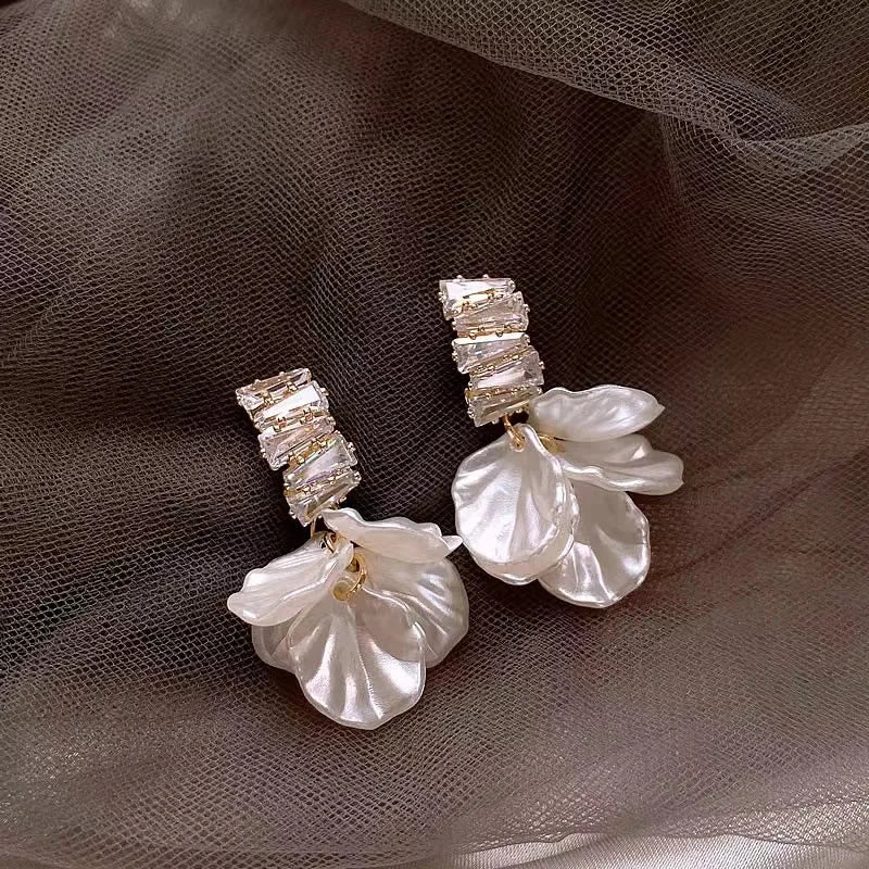 ZAKOL Korean Fashion Imitation Shell Dangle Earrings
