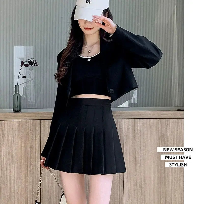 New pleated mini skirt for 2025