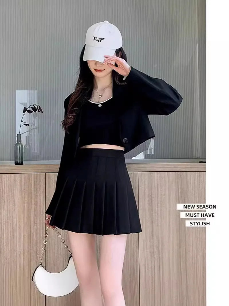 New pleated mini skirt for 2025