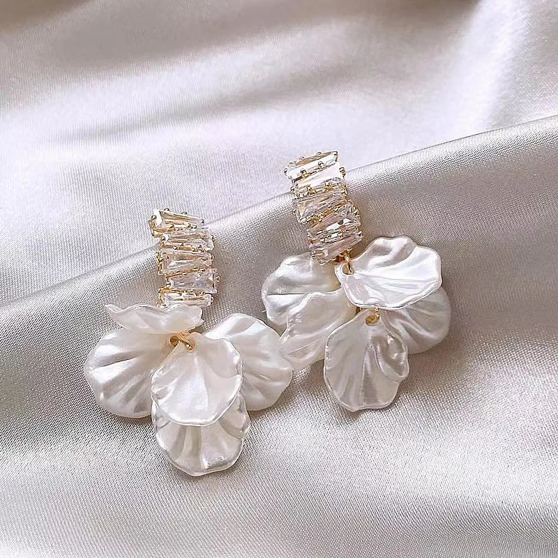 ZAKOL Korean Fashion Imitation Shell Dangle Earrings