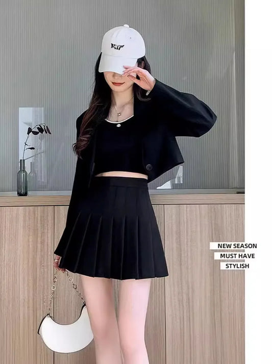 New pleated mini skirt for 2025